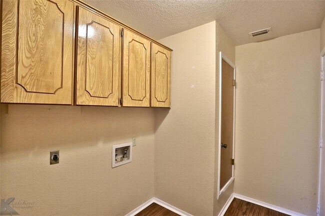 Building Photo - 5210 Meadowick Ln