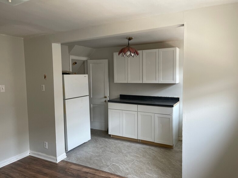 Building Photo - 2057 Simon St