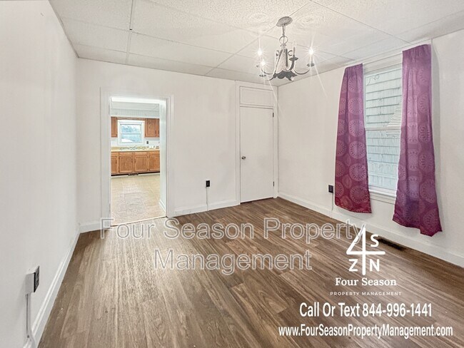 Building Photo - 338 S Locust St