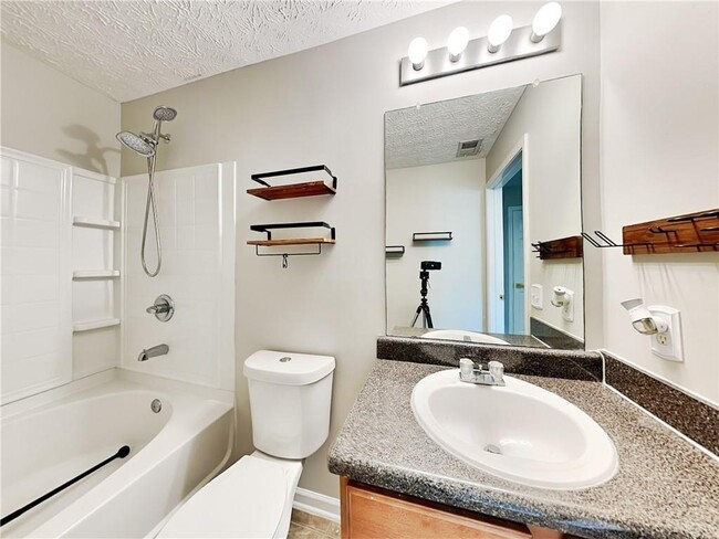Building Photo - 4101 Fairington Club Dr