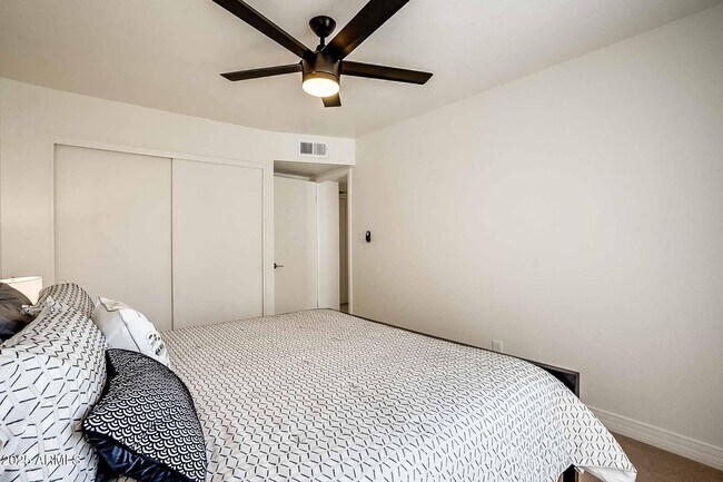 Building Photo - 7906 E Keim Dr