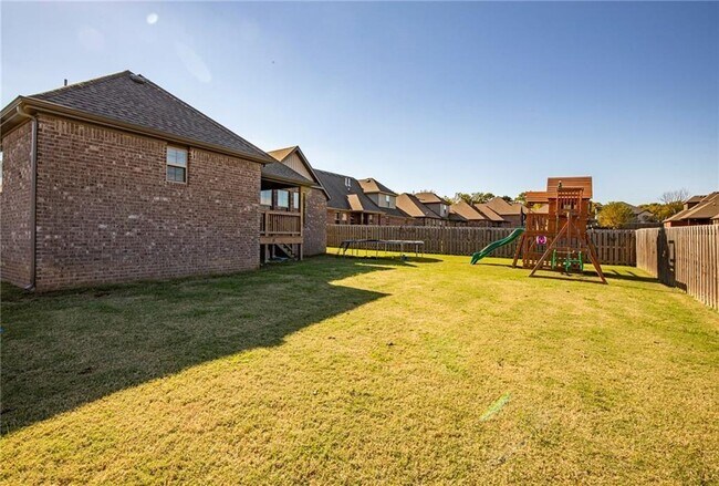 Building Photo - 1700 Abbey Ln