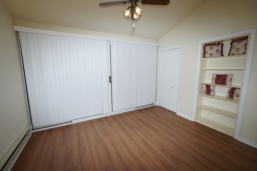 Building Photo - 691 Towne Center Dr