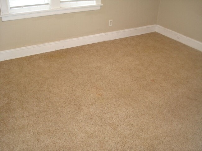 Building Photo - 400-402 Burr