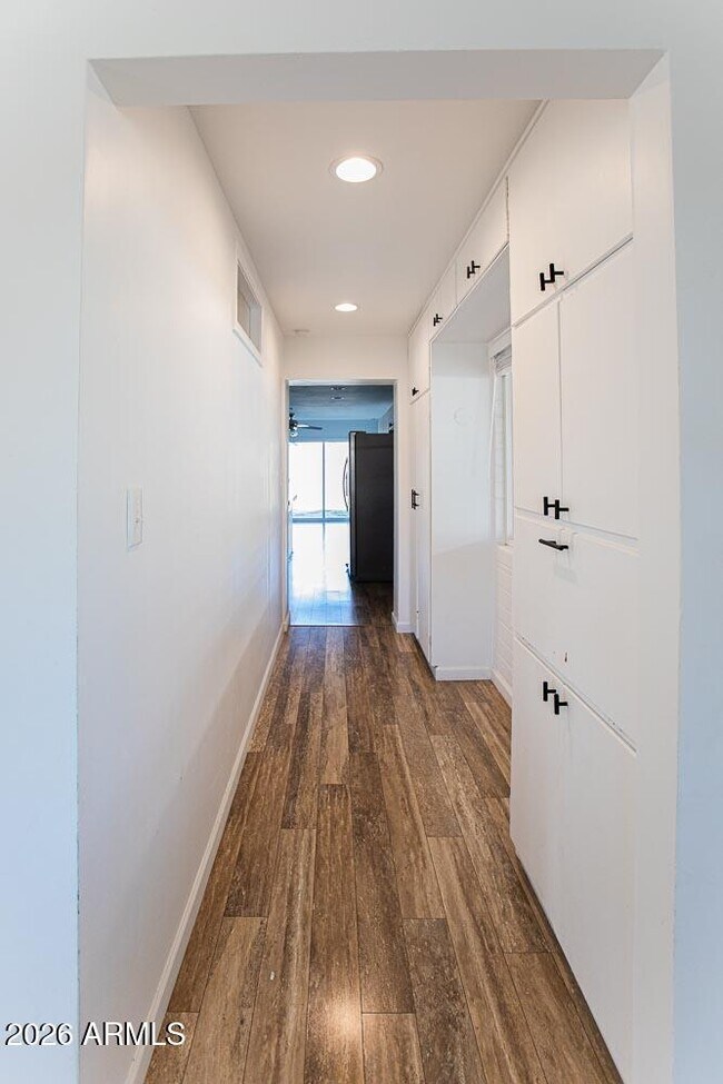 Building Photo - 318 N Palm St