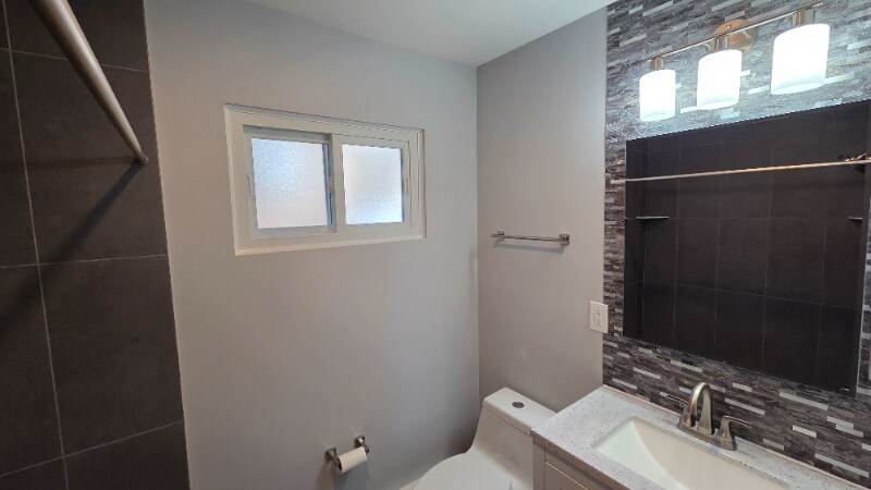 Building Photo - 8023 W Churchill Ave