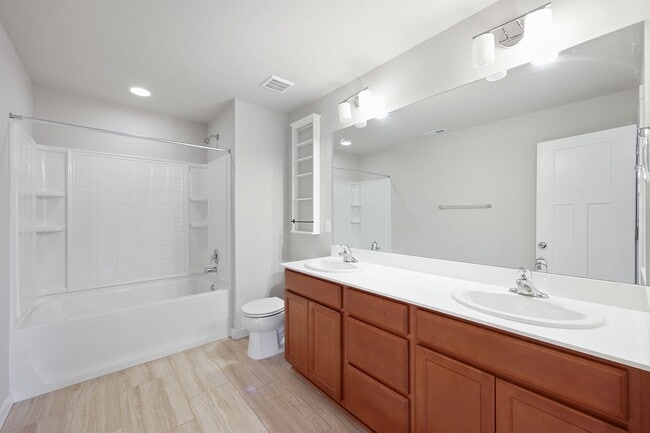 Building Photo - Community beach access! 4 bedrooms 2.5 baths.