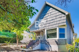 Building Photo - LOCATION, LOCATION, LOCATION! Spacious S Portland Home Walking Distance to PSU and Downtown! MUST...