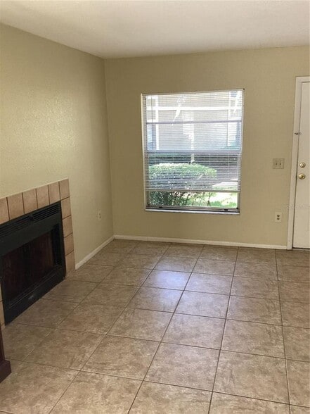 Building Photo - 14321 Hanging Moss Cir