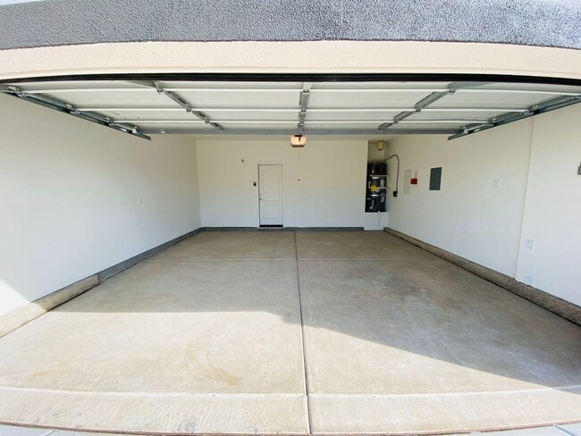 Building Photo - 5531 Glowhaven St