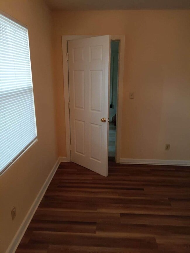 Building Photo - Convenient Cedar Hills Living Near Shopping & Major Roads