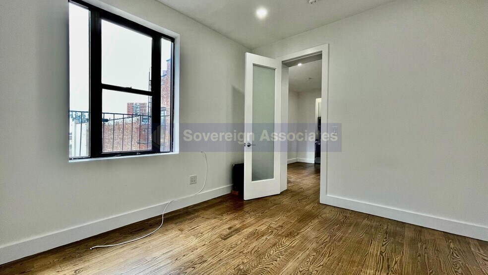 Building Photo - 45 Tiemann Pl