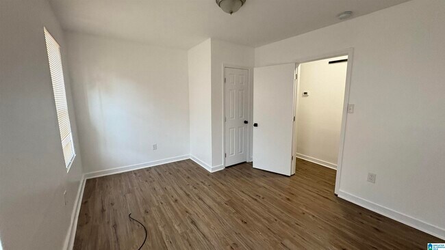 Building Photo - 1310 Steiner Ave SW