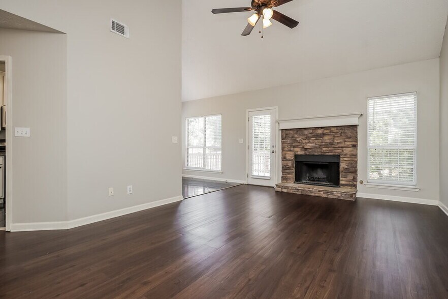 Building Photo - 685 Chaseridge Dr