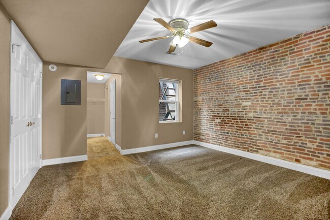 Building Photo - 1103 Light St
