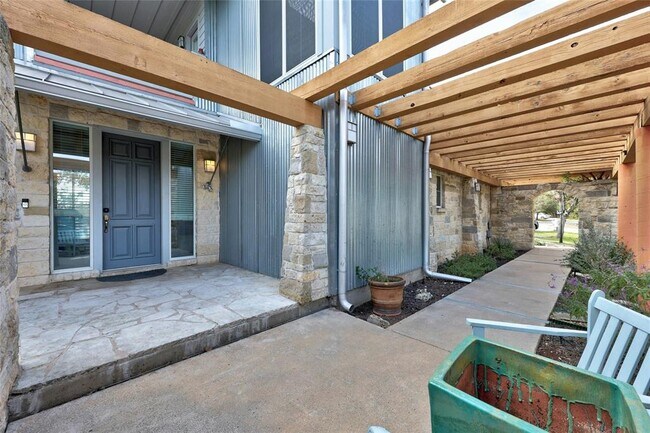 Building Photo - 18500 Lakehead Cir