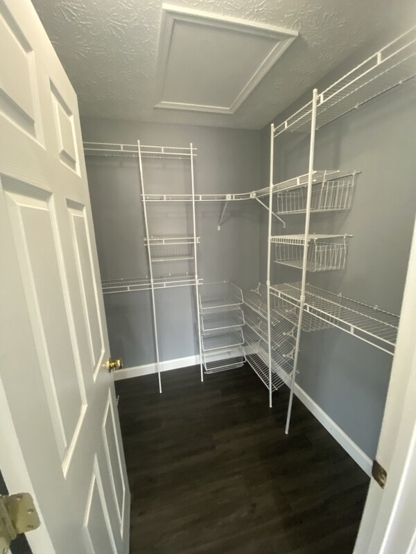 Building Photo - 8025 Brookstone Ct
