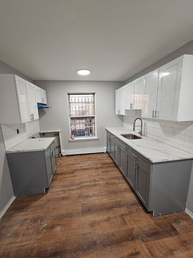 52-54 W Stratford PL 4 - 54 W Stratford Pl