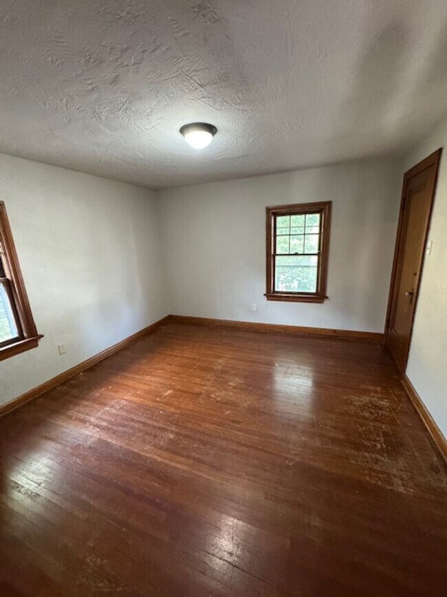 Building Photo - 3008 Hoagland Ave