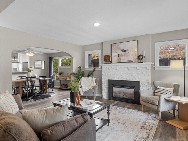 Building Photo - Charming Tacoma 2BR with Private Patio & RV Parking