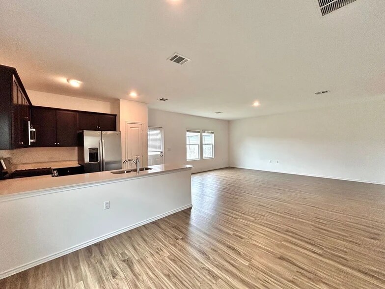 Building Photo - 14205 Lyndora Ln