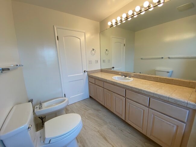 Building Photo - 845 Viewridge Dr