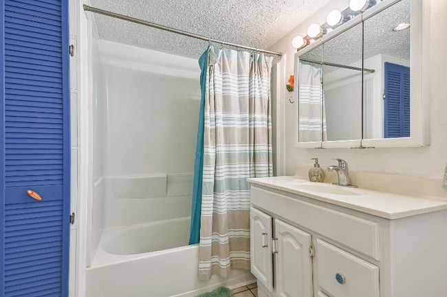 Building Photo - 3919 San Jacinto Dr