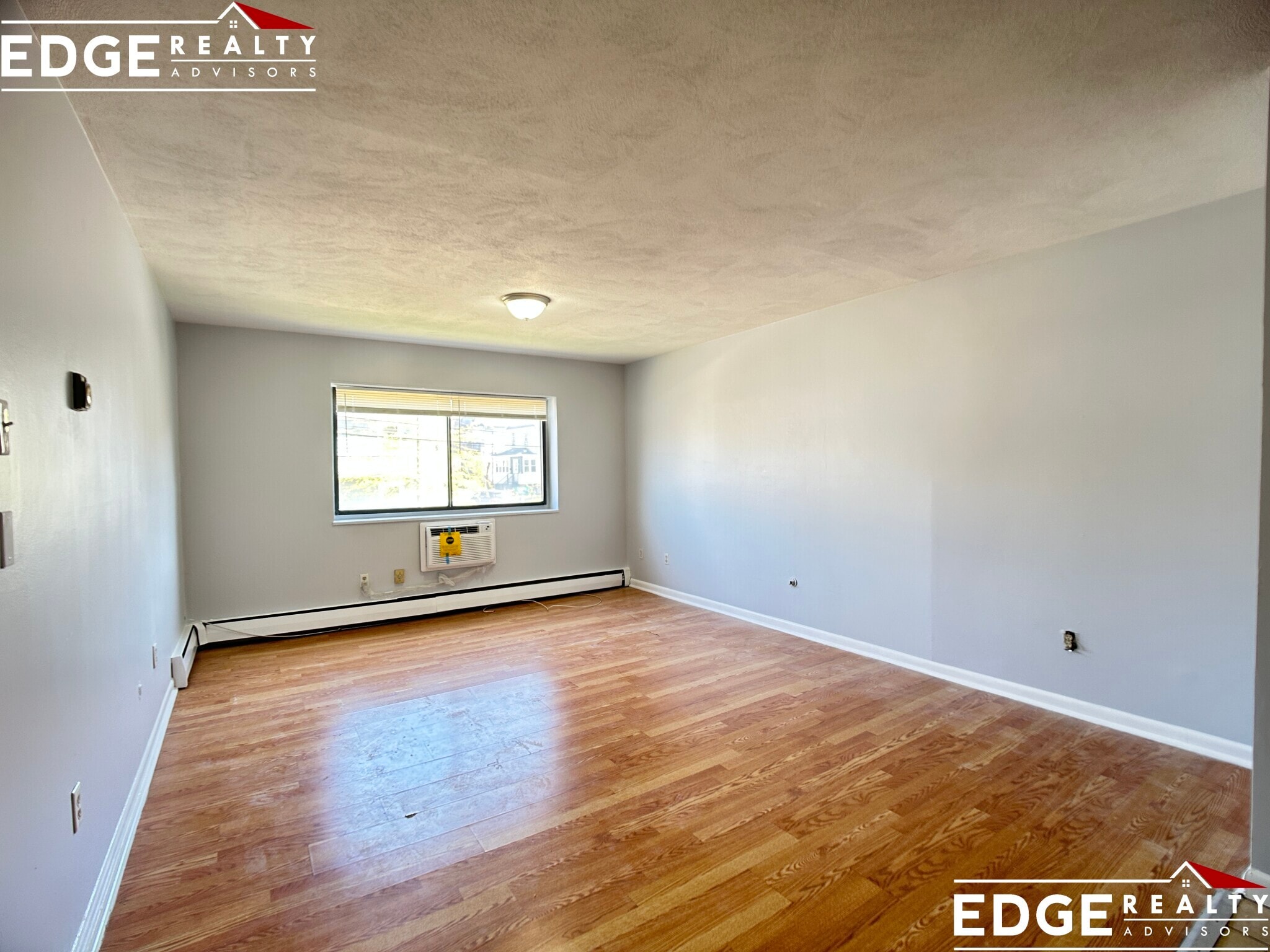 Building Photo - 30 Glencoe St