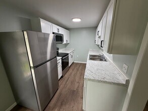 Building Photo - 3 bedroom house
