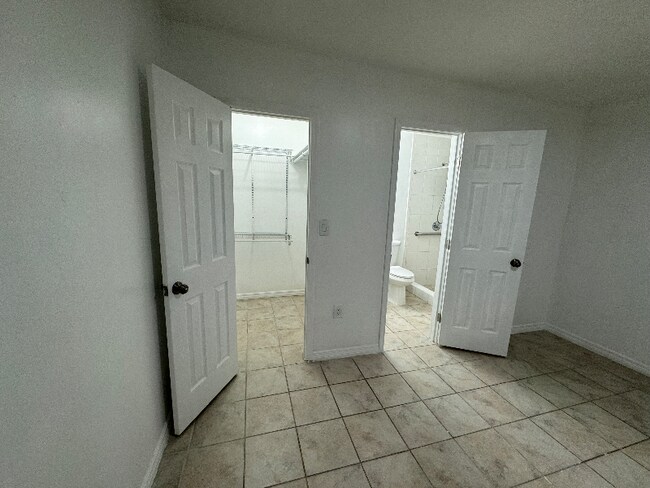 Building Photo - 2712 SW 118th Ct