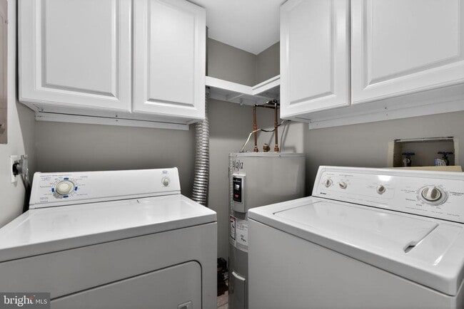 Building Photo - 8022 Beacon Hill Dr