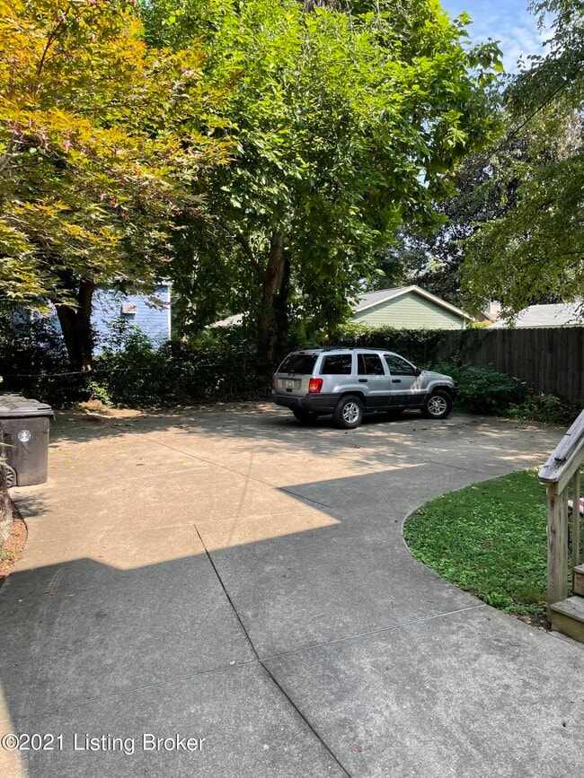 Building Photo - 2309 Wetstein Ave