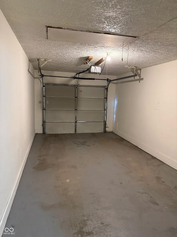Building Photo - 9861 Royce Dr