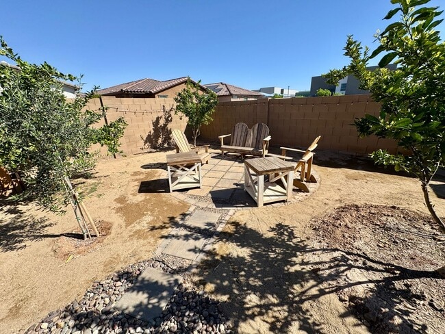 Building Photo - Newer Built 3 Bedroom/2 Bath Single Level Home in Queen Creek! Community Pool, Splash Pad, Lakes ...