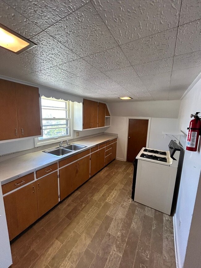 Building Photo - 802-806 Cedar