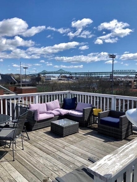 Building Photo - 262 Medford St