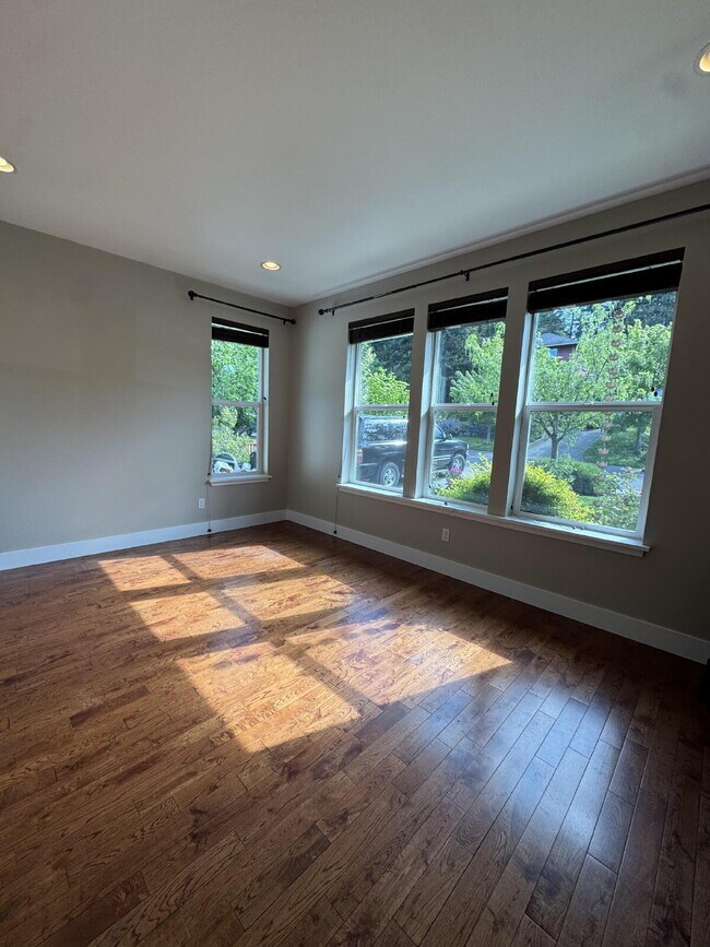 Building Photo - Single-family 3-bedroom home in a desirable neighborhood in town!
