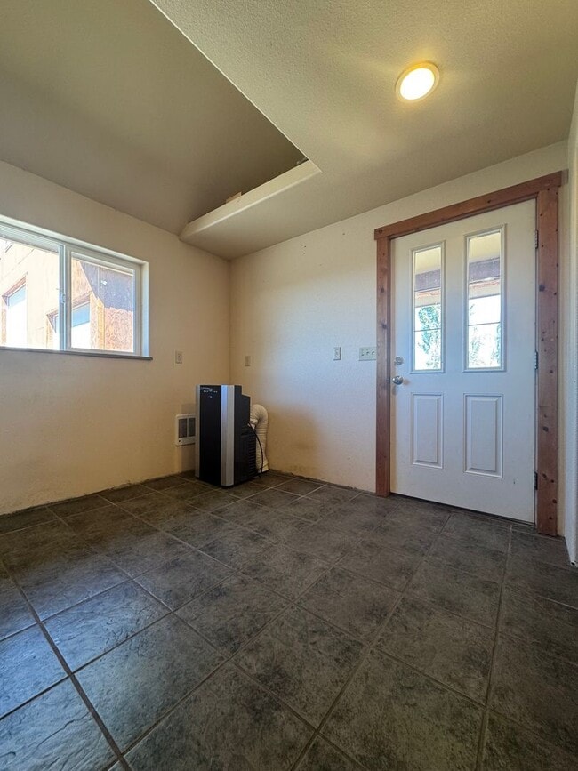 Building Photo - Idyllic 3bd, 2ba Retreat with Loft on 2+ A...