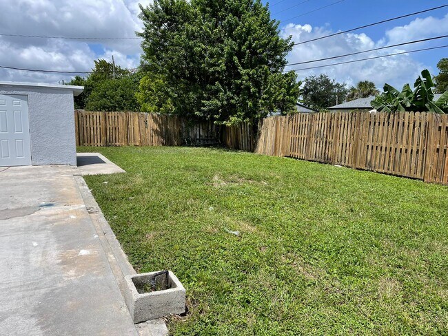 Building Photo - 1730 SW 64th Terrace