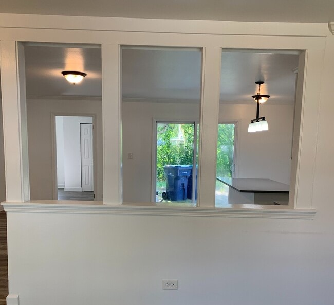 Building Photo - 946 Harvard Ln