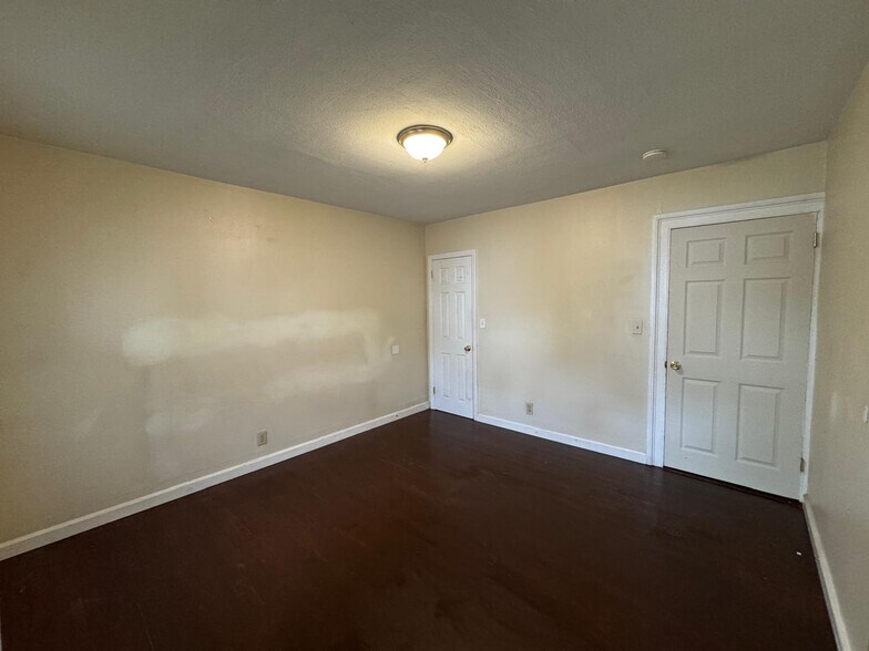 Building Photo - 14 Court St