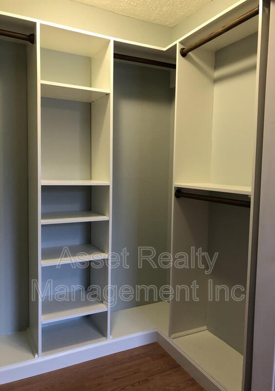 Building Photo - 5616 Jamaica Ln