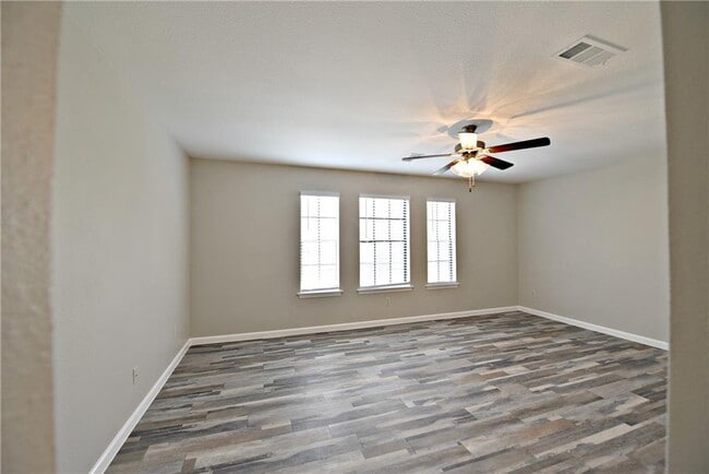Building Photo - 13003 Sinton Ln