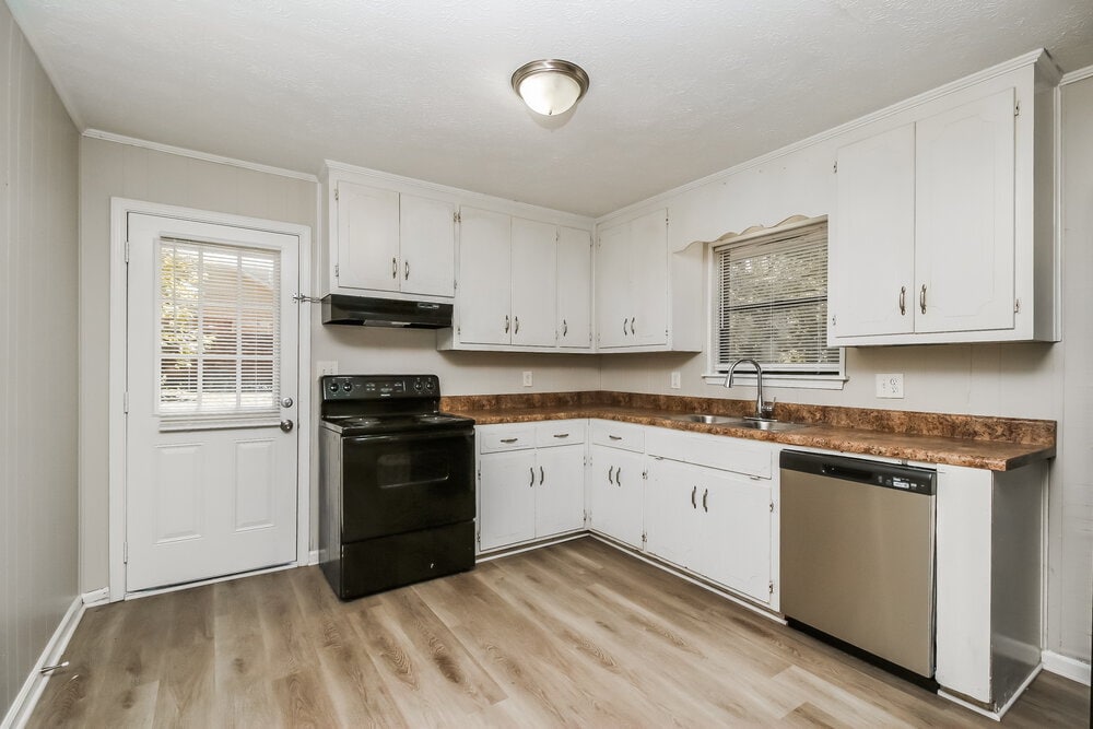 Building Photo - 9050 Spillers Dr SW