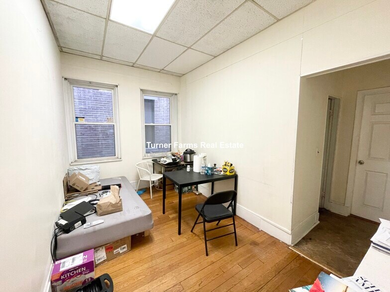 Building Photo - 17 Aberdeen St