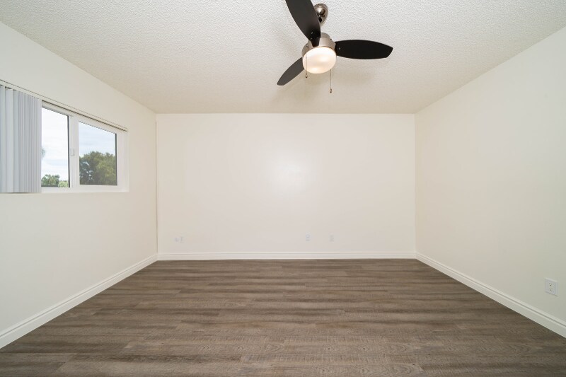 Building Photo - 1135 Meadow Lake Dr