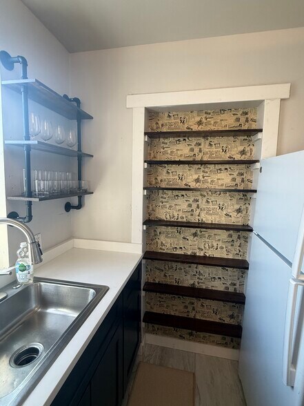 Building Photo - 1065 Colorado Blvd