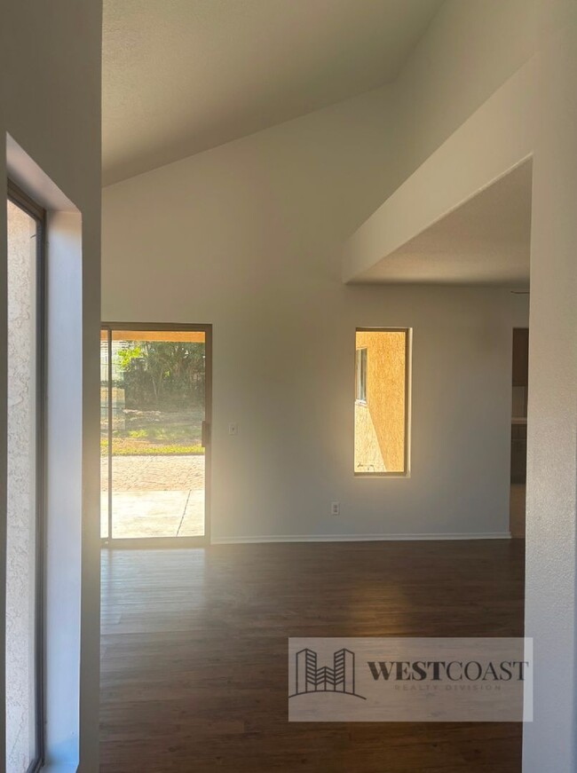 Building Photo - Charming Two-Story Home in Oceanside's Nor...