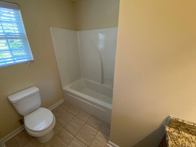 Building Photo - COTTAGE STYLE 4 BED/4 BATH - AVAILABLE AUG...