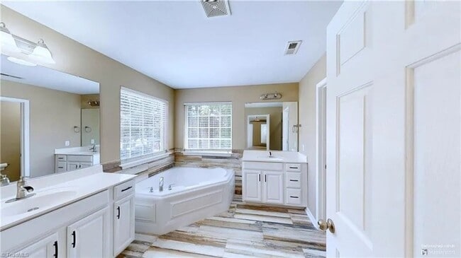 Building Photo - *** READY TO MOVE IN BY FIRST WEEK OF MAY***